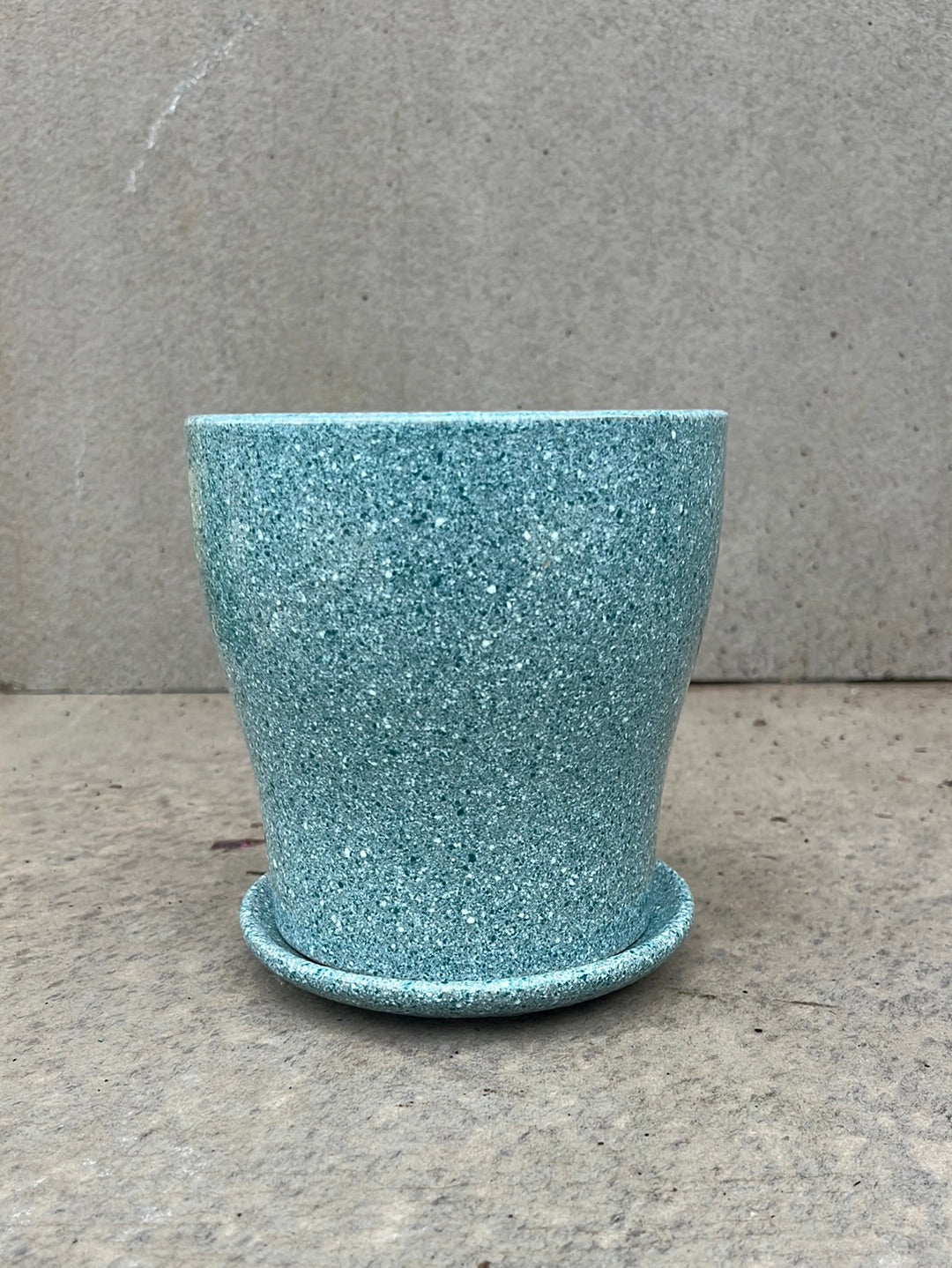 כלי קרמיקה קונוסי