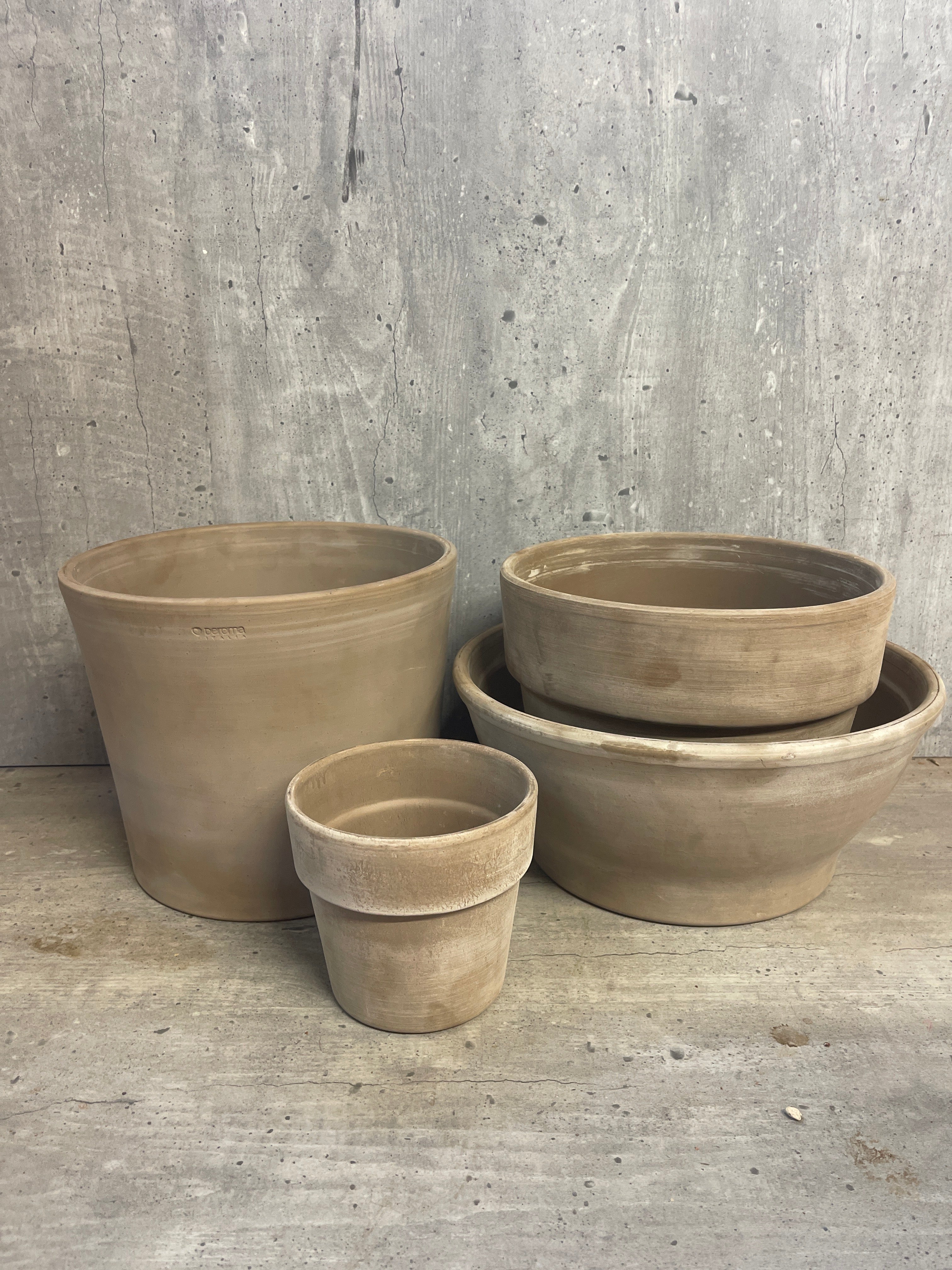 טרקוטה חומה